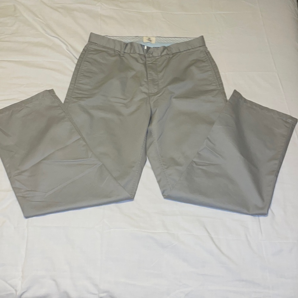 Relax Gap Khakis